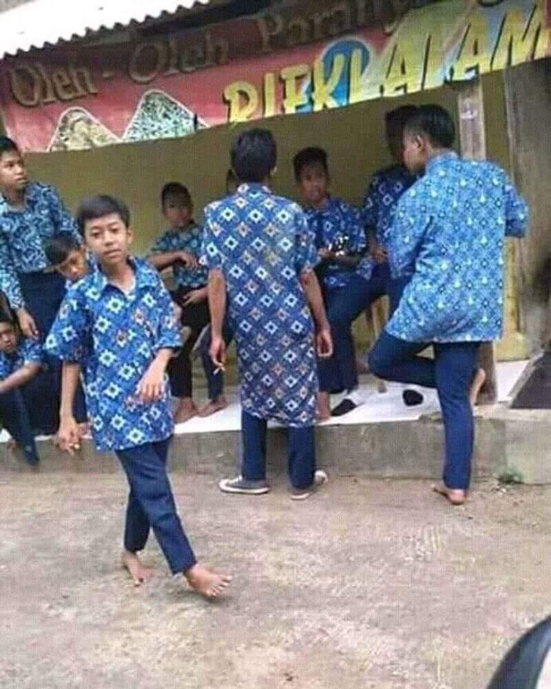 Mengenal Fenomena SHITPOSTING