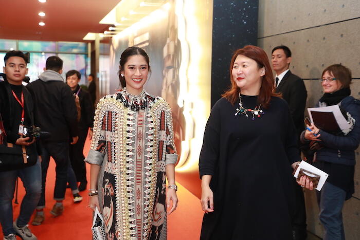 Anggunnya Gaya Dian Sastro Saat Red Carpet di Macau