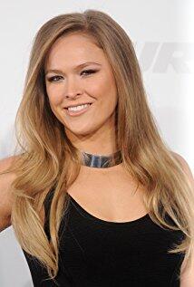 Pilih Lauren Cohan atau Ronda Rousey :D