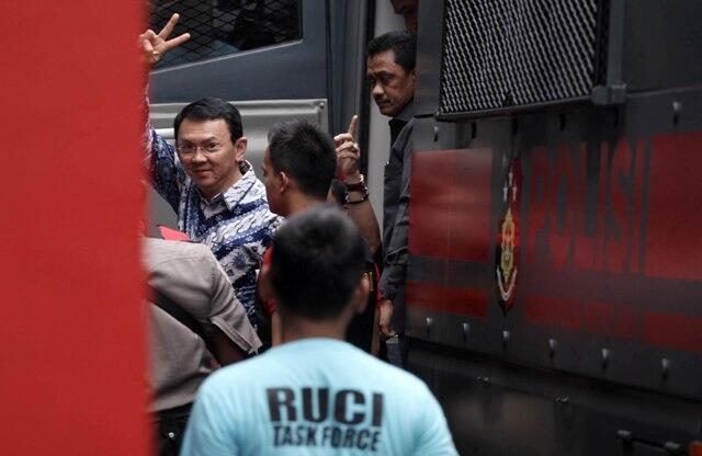 Ahok Bebas Bulan Depan