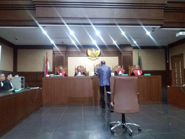 Johannes Kotjo Divonis 2 Tahun 8 Bulan Penjara