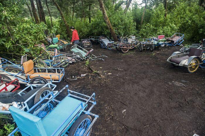Memburu Rezeki Melalui 'Taksi' Ijen