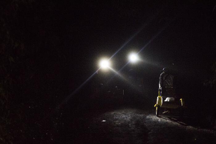 Memburu Rezeki Melalui 'Taksi' Ijen