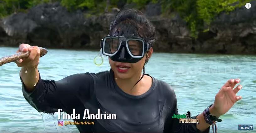 FINDA ANDRIAN - Host Cantik Yang Mampu Bersahabat Dengan Alam