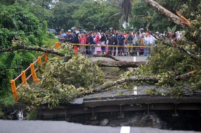 Pemerintahan Jokowi Bangun Jembatan Sementara Padang-Bukit Tinggi