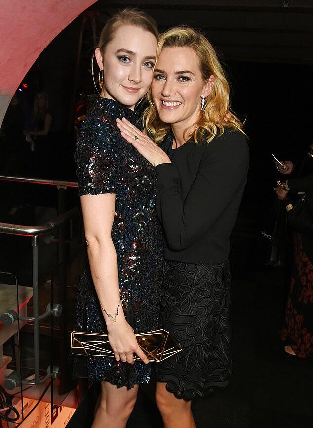 Kate Winslet dan Saoirse Ronan Jadi Pasangan Lesbian
