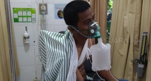 Tunggu Penumpang, Ojol Malah Ditusuk, Pisau Masih Tertancap di Punggung