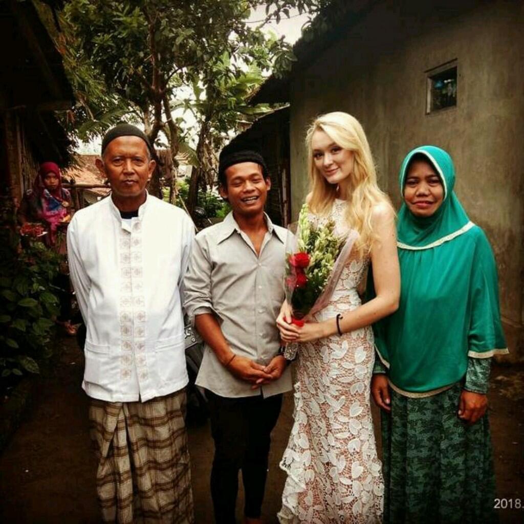 Cowok Muntilan Kerja di Bali Nikahi Bule Cantik Asal Inggris