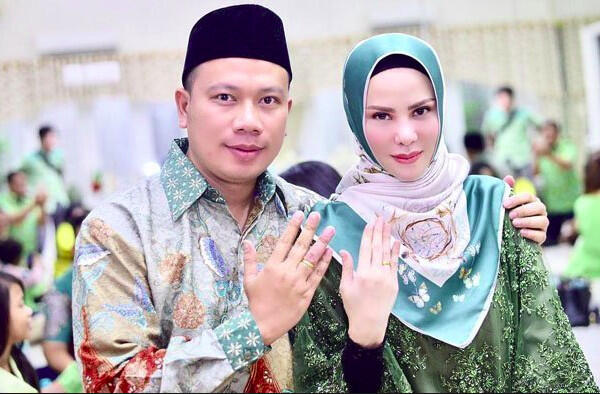 Ah Gila Popularitas Sih.... Hanya Sensasi 5 Artis Ini Dianggap Nikah Setting-an