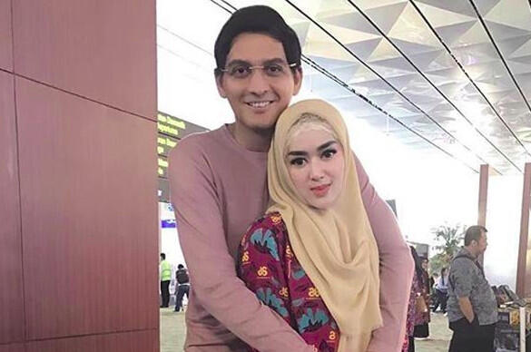Ah Gila Popularitas Sih.... Hanya Sensasi 5 Artis Ini Dianggap Nikah Setting-an