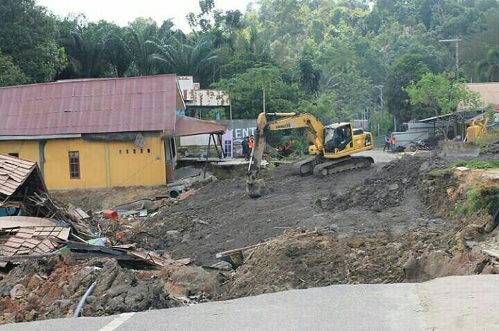 Longsor Sangasanga dan Teori Bumi Datar