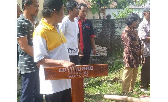 Viral, Beberapa Oknum Paksa Salib Dipotong di Pemakaman Non Muslim