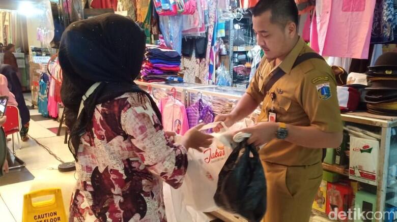 DKI Siapkan Pergub Larangan Kantong Plastik, Denda Rp 5-25 Juta