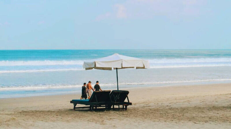 Pantai Kuta Biasanya Ramai, Pernah Ngerasain Pas Sepi Nggak?