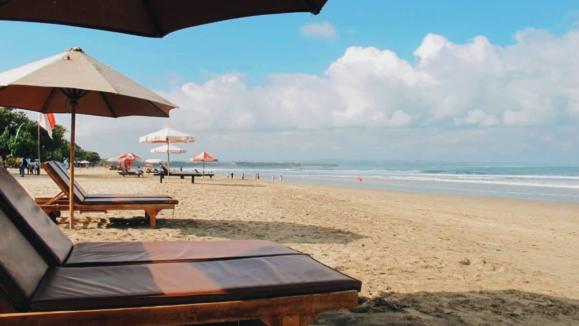 Pantai Kuta Biasanya Ramai, Pernah Ngerasain Pas Sepi Nggak?