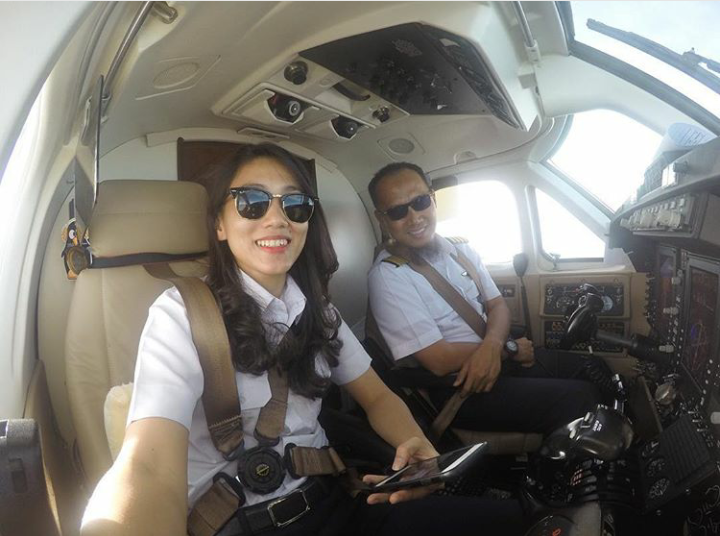 Wow! ATHIRA FARINA : Wanita Muda &quot;CANTIK&quot; Ini Ternyata Pilot Pesawat Pribadi Loh!