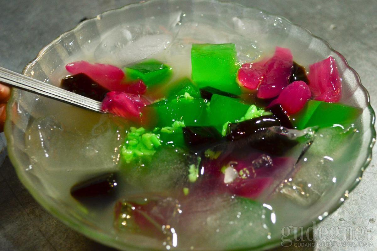 8 Kuliner Es Paling Legendaris di Indonesia, Eksis Sejak Puluhan Tahun