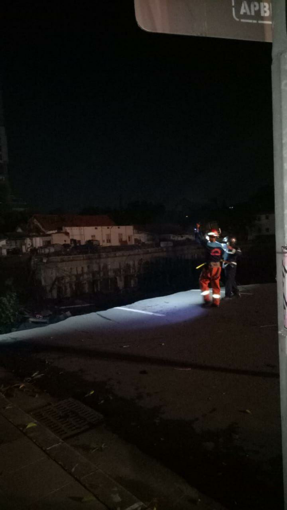 Jalan Ambless Raya Gubeng Surabaya..( SinkHole )