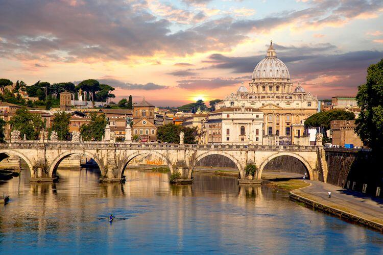 Berencana Pasang Bom di Vatikan, Pria Somalia Ditangkap di Italia