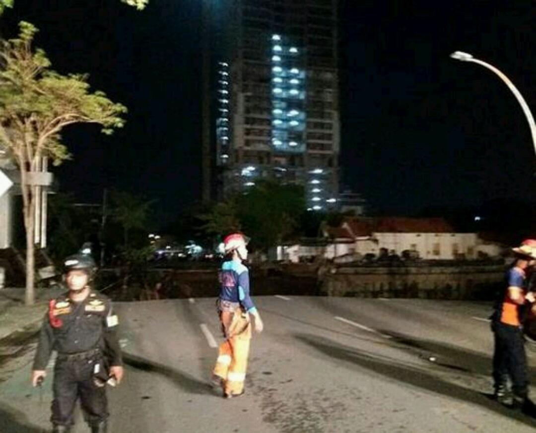 Jalan Raya Gubeng Surabaya Amblas, Ini 5 Fakta Tentang Sinkhole