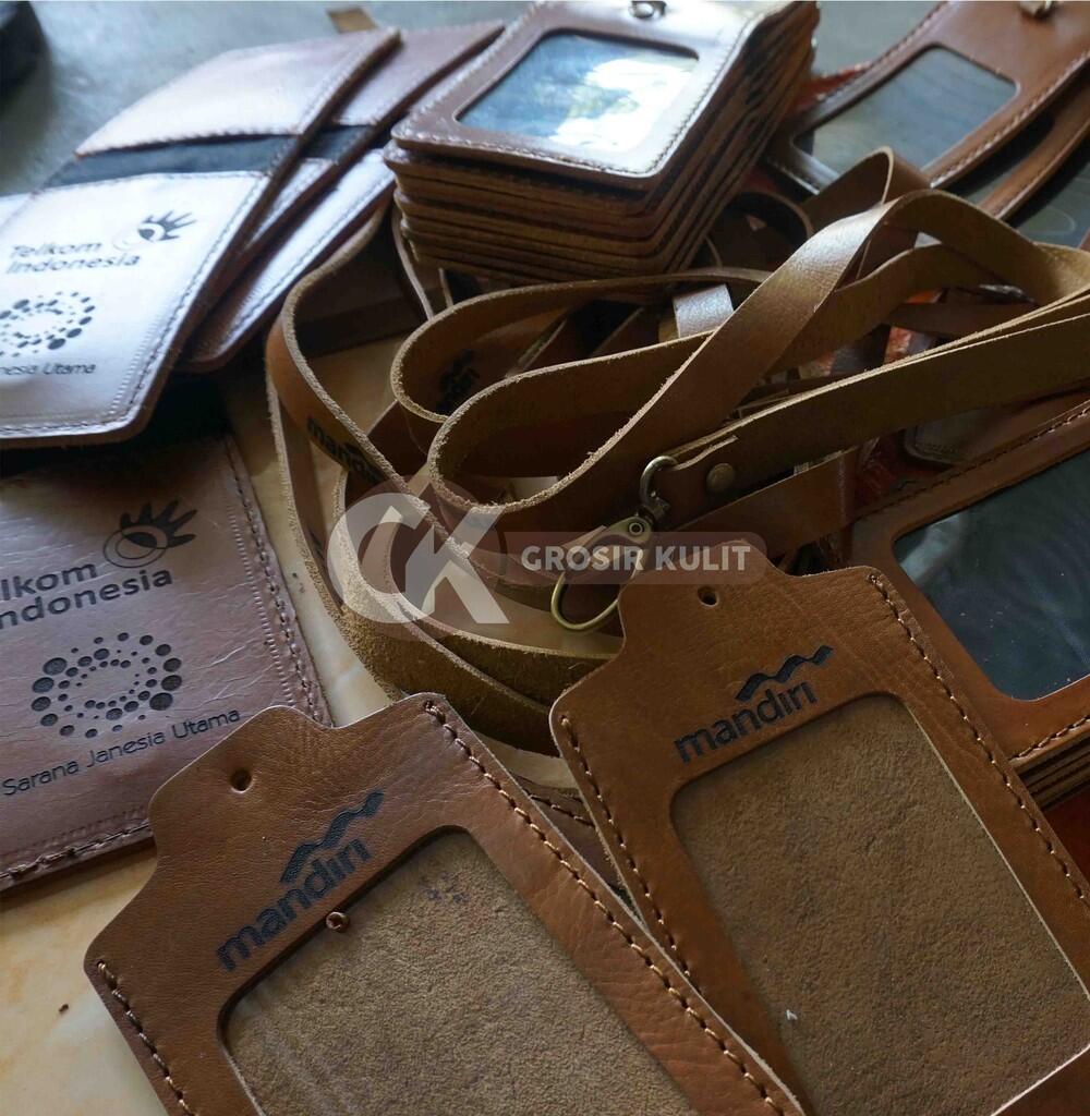 Macam dan Teknik Membersihkan ID Card Holder Kulit