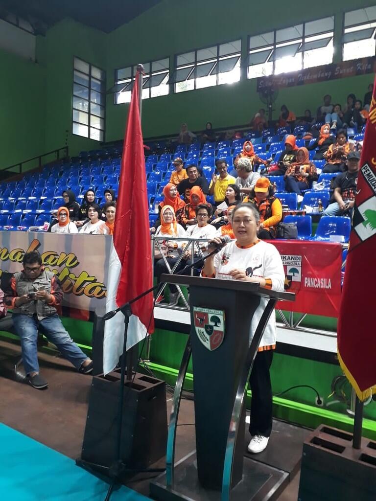 Mamiek Soeharto Buka Kejuaraan Volly