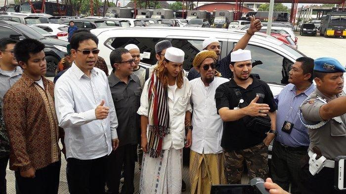 Habib Bahar bin Smith Ditahan di Polda Jabar, Para Santrinya Berduka