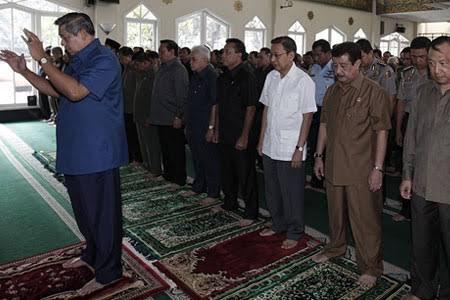 PAN: Hampir Tak Ada Presiden RI Jadi Imam Shalat di Publik