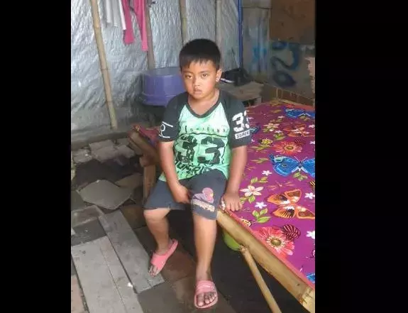 Viral Anak Yatim Piatu Tinggal Sebatang Kara di Bilik Bekas Kandang Ayam