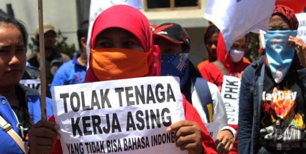 Istana diDemo &quot;Usir Tenaga Kerja Asing&quot;. TKA Masif ? Pengangguran habis ?