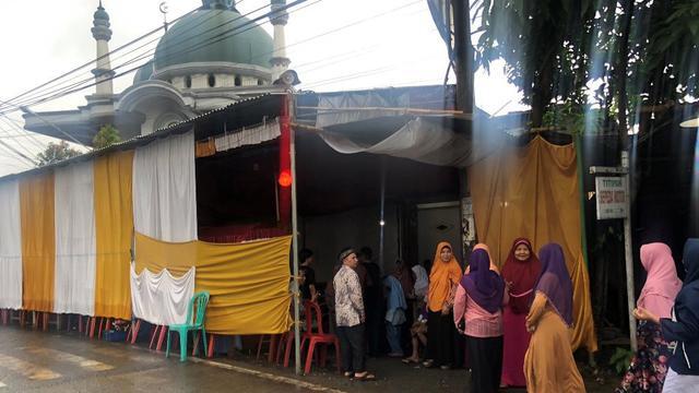 Lagi,Pesta Pernikahan KOPLAK Di Indonesia! &quot;BAJAK LAMPU MERAH&quot; Di Perempatan!