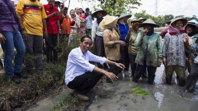 Jokowi Tertidur saat Jajal Jalan Mulus Tol Trans Jawa