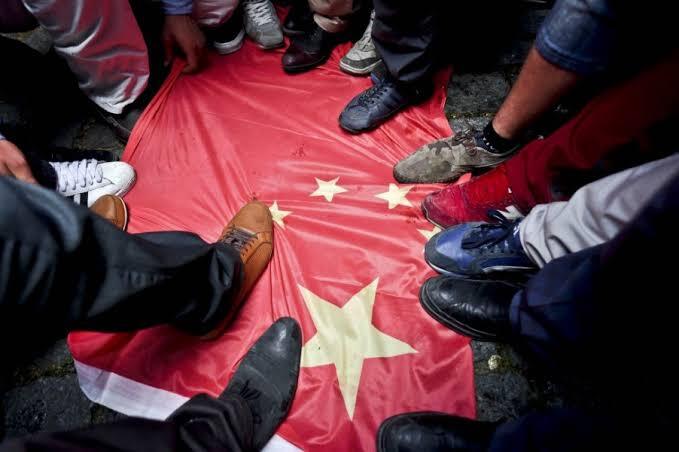 Massa 2112 Bubarkan Diri, Orator: Jangan Injak Rumput, Injak Bendera Cina Saja