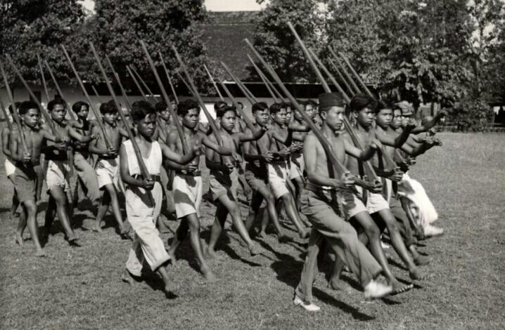 Perekonomian Indonesia, Bagian I : Perjuangan dan Pergolakan (1945 - 1966)