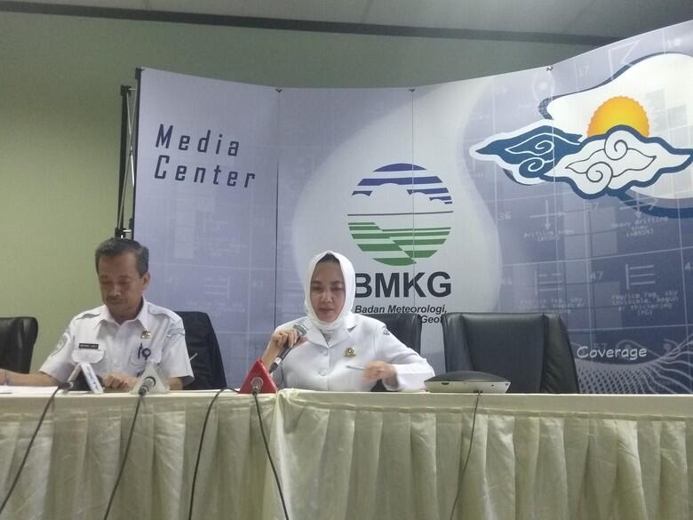 BMKG: Gelombang Tinggi di Anyer TSUNAMI