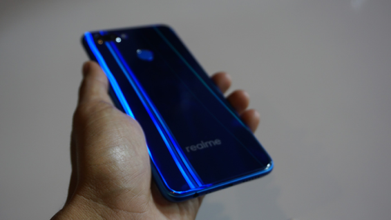 Gan, Yuk Lihat Lebih Dekat Desain Realme U1 dengan Light Pillar dan Layar DewDrop