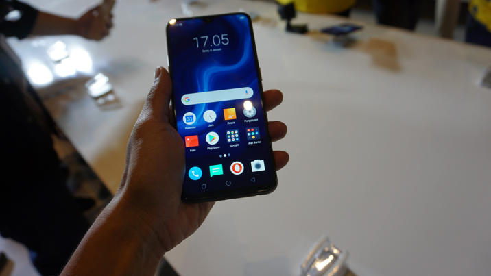 Gan, Yuk Lihat Lebih Dekat Desain Realme U1 dengan Light Pillar dan Layar DewDrop