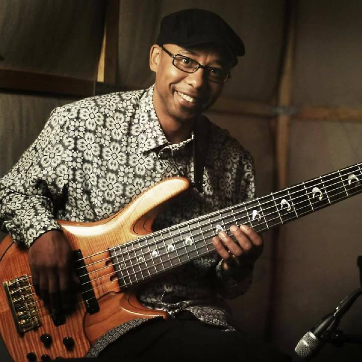 Musisi Jazz Main Gitar Selama Operasi Pembedahan Otak