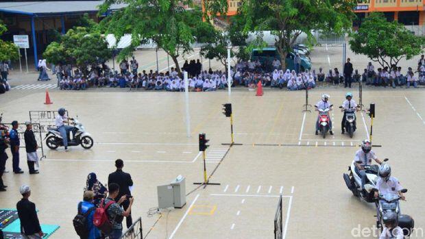 Keren! Dua Pelajar Karawang Ciptakan Alat Deteksi Kemacetan