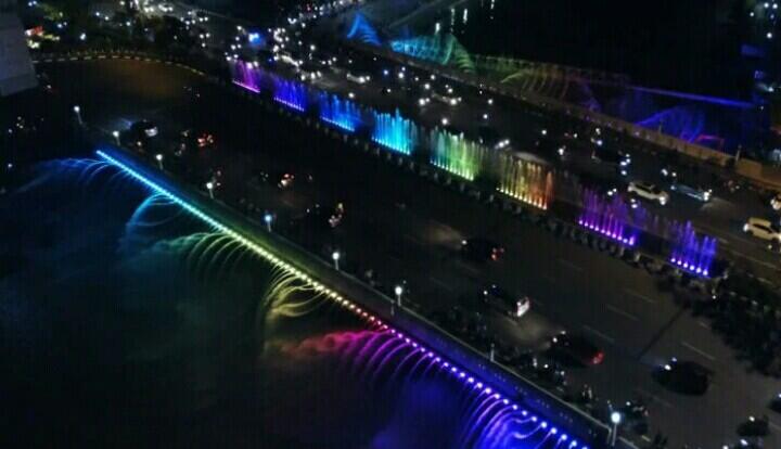 Lihat Video Bridge Fountain Semarang, Jembatan Dengan Air Mancur Pertama Di Indonesia