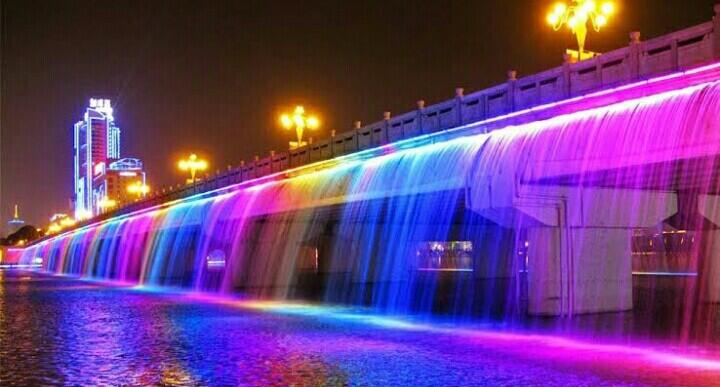 Lihat Video Bridge Fountain Semarang, Jembatan Dengan Air Mancur Pertama Di Indonesia