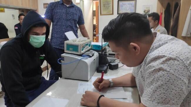 Penampakan Steve Emmanuel Usai Ditangkap Polisi karena Narkoba