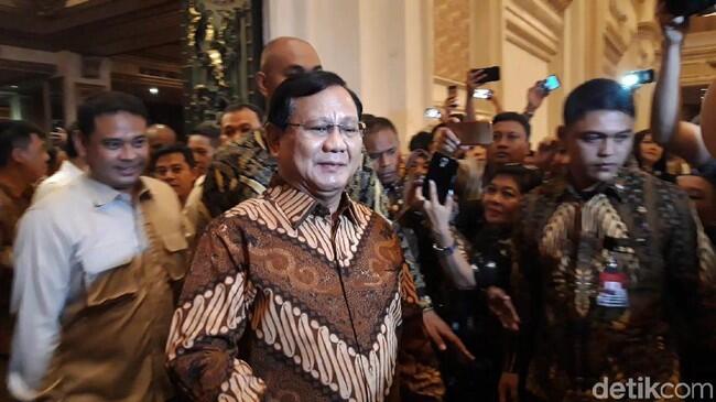 Timses Jelaskan Soal Prabowo Joget di Acara Natal Keluarga