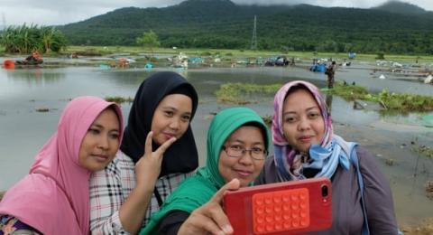 Selfie Dekat Mayat dan Puing Tsunami Selat Sunda, Demi Banyak Like