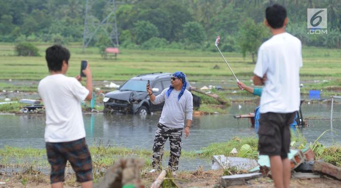 Berselfie di Kawasan Terdampak Langsung Tsunami