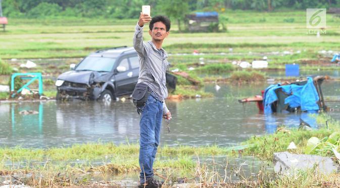 Berselfie di Kawasan Terdampak Langsung Tsunami