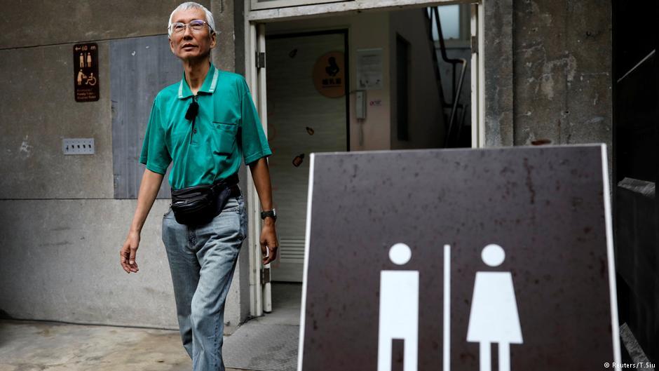 Transgender dan Politisasi LGBT di Indonesia