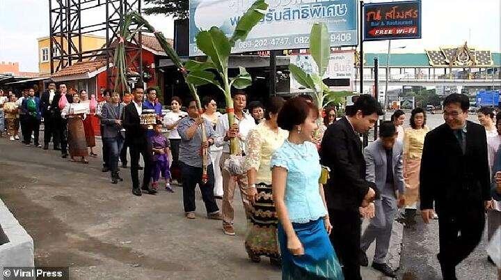 Diyakini Sebagai Reinkarnasi Kekasih, Bocah Kembar Thailand Ini Dinikahkan!