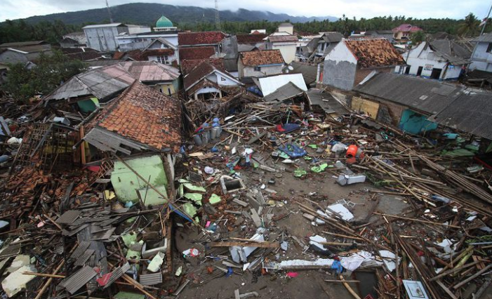 Selfie Dekat Mayat dan Puing Tsunami Selat Sunda, Demi Banyak Like