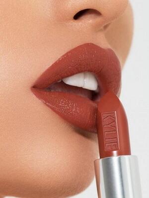 5 Tips Memilih Lipstik untuk Kamu yang Punya Bibir Kering